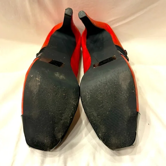 Qupid - Unique Red and Black Pump. Size 8 - Picture 6 of 9